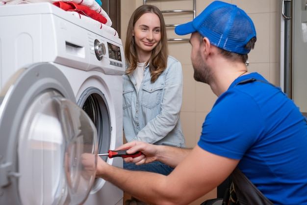 Riparazione lavatrice Milano con cliente - Punto Riparazioni a domicilio